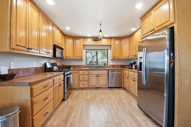21440 Meadow Oaks Ln, Colfax, CA 95713