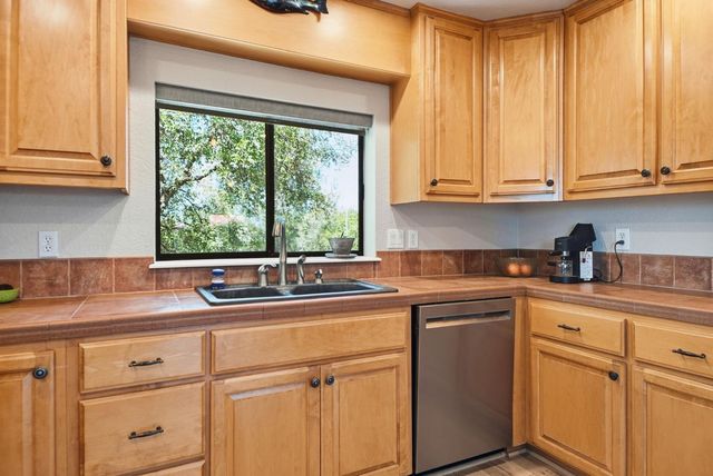 21440 Meadow Oaks Ln, Colfax, CA 95713