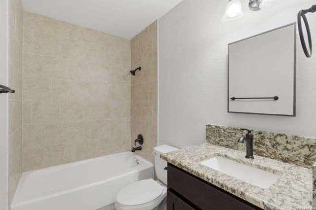 7611 BLUE FLAX CV, San Antonio, TX 78249