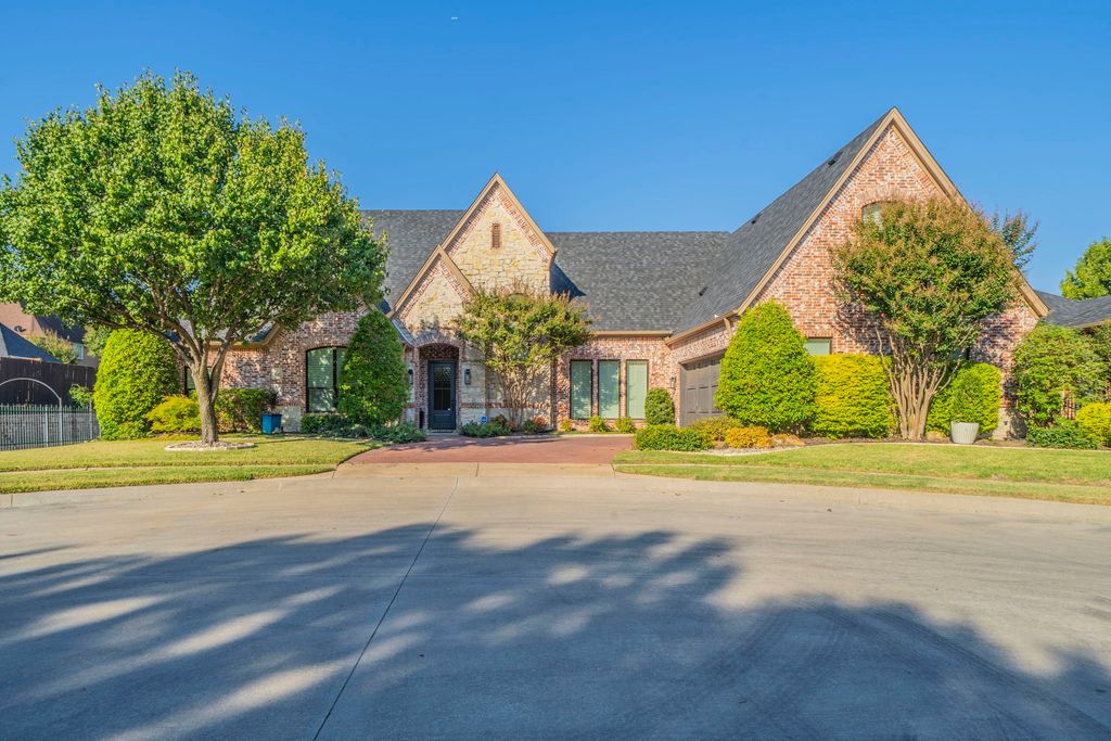 4001 Fairmont Court, Bedford, TX 76021