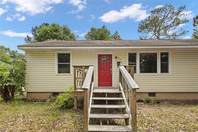 508 E 6th Avenue, Raeford, NC 28376