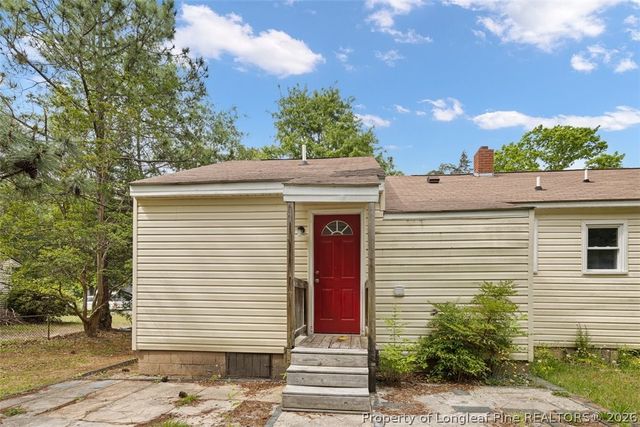 508 E 6th Avenue, Raeford, NC 28376