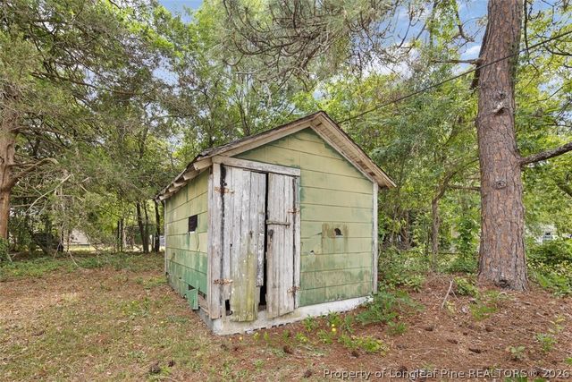 508 E 6th Avenue, Raeford, NC 28376