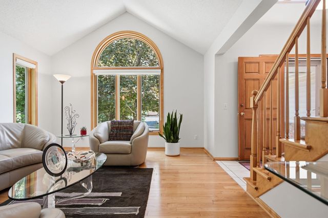 10825 46th Place N, Plymouth, MN 55442