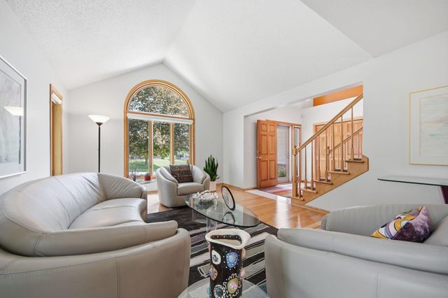 10825 46th Place N, Plymouth, MN 55442