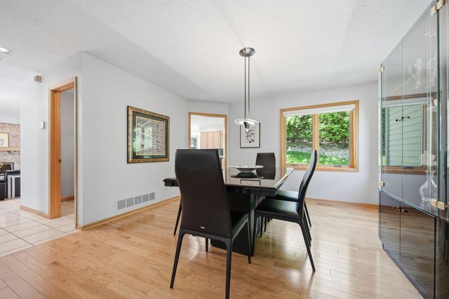 10825 46th Place N, Plymouth, MN 55442