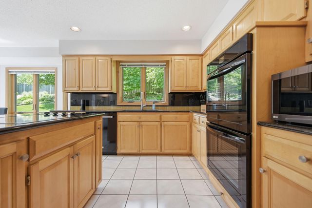 10825 46th Place N, Plymouth, MN 55442