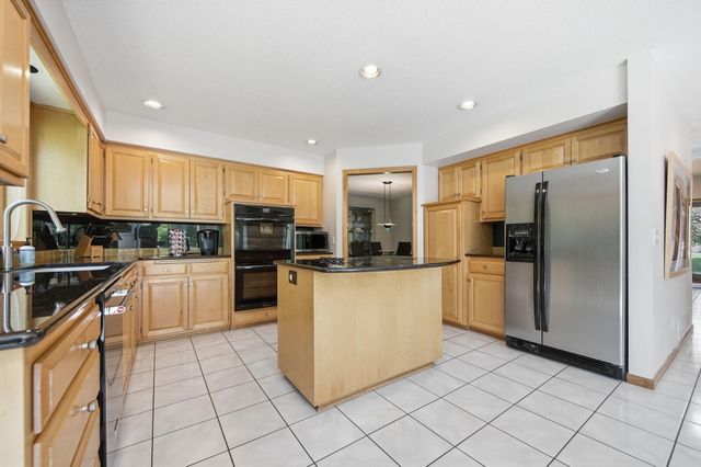 10825 46th Place N, Plymouth, MN 55442