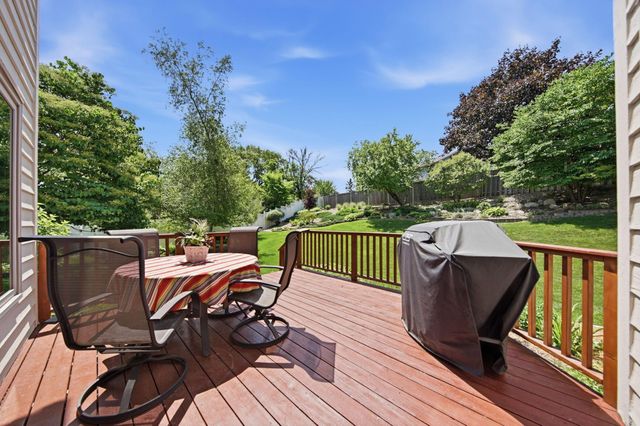 10825 46th Place N, Plymouth, MN 55442