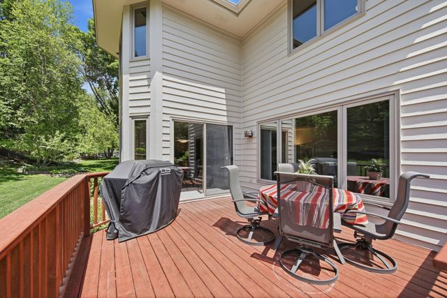 10825 46th Place N, Plymouth, MN 55442