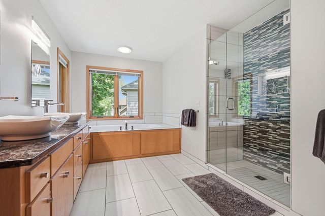 10825 46th Place N, Plymouth, MN 55442