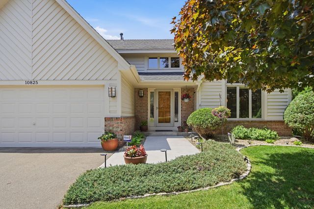 10825 46th Place N, Plymouth, MN 55442