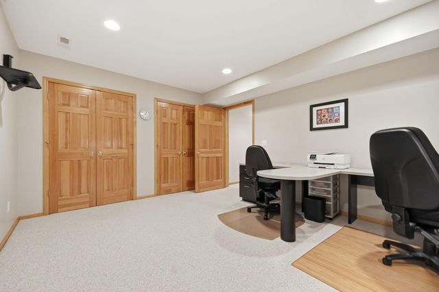 10825 46th Place N, Plymouth, MN 55442