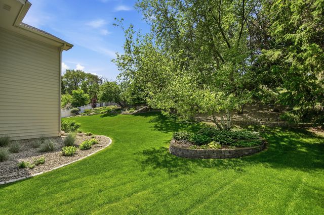 10825 46th Place N, Plymouth, MN 55442