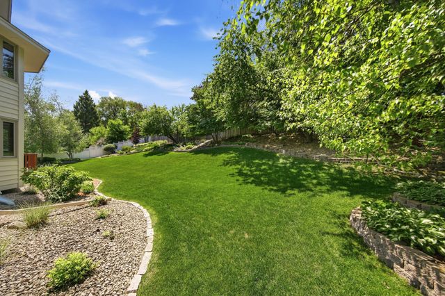 10825 46th Place N, Plymouth, MN 55442