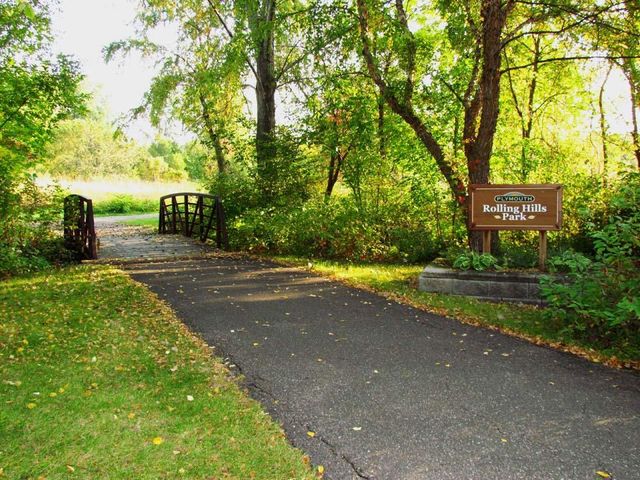 10825 46th Place N, Plymouth, MN 55442