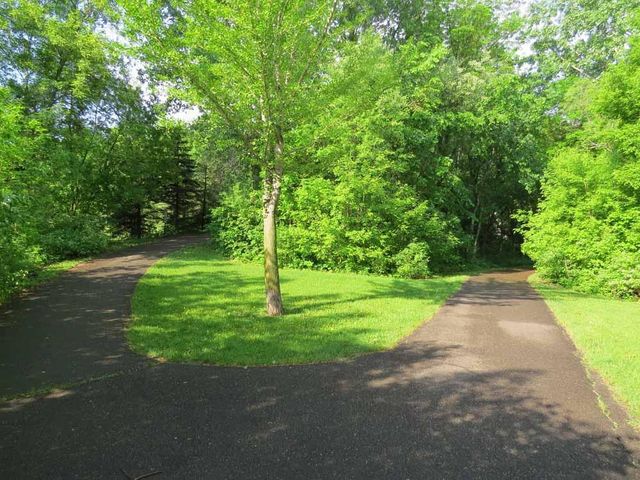 10825 46th Place N, Plymouth, MN 55442