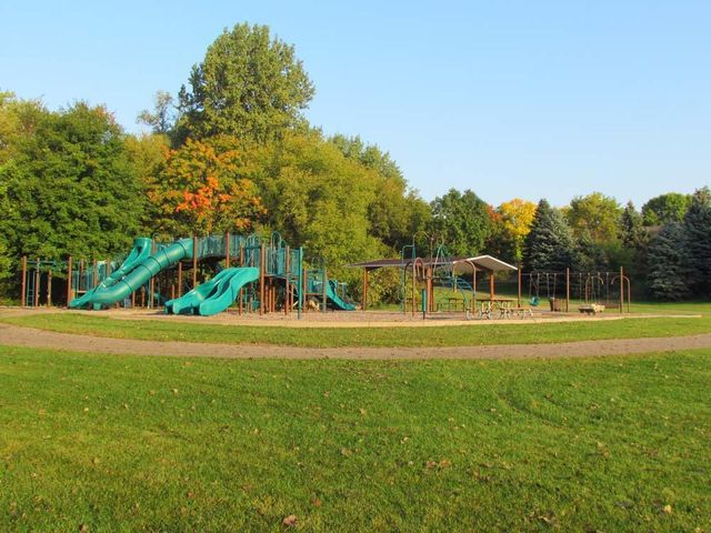 10825 46th Place N, Plymouth, MN 55442