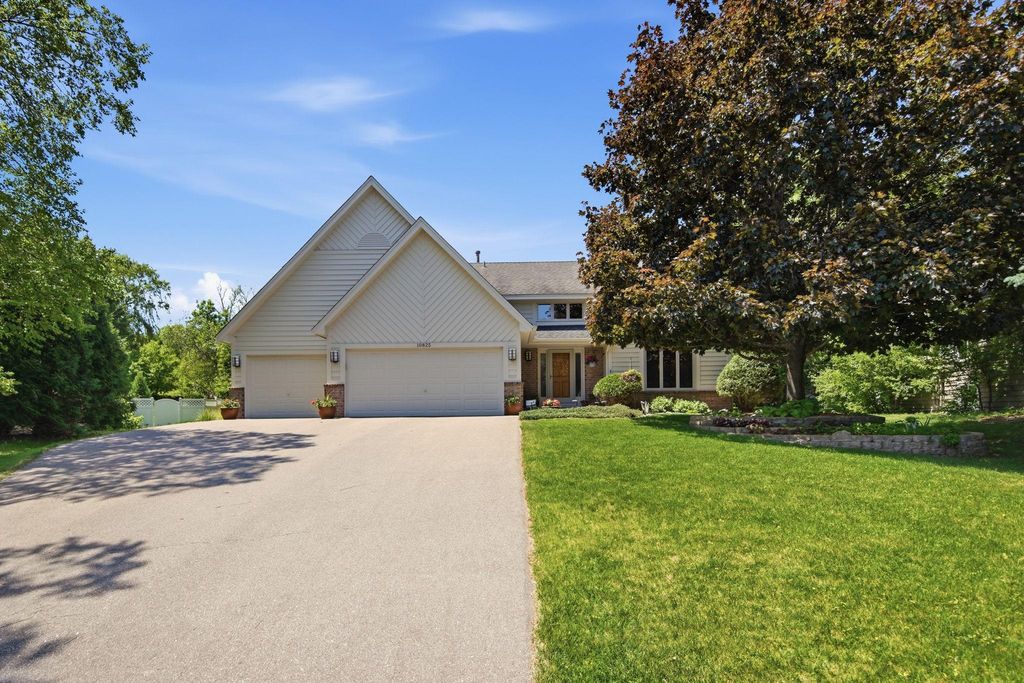 10825 46th Place N, Plymouth, MN 55442