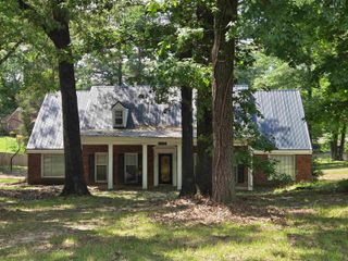 4664 CLEARWATER DR, Memphis, TN 38128