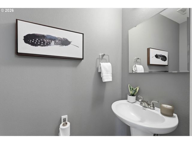 1051 N Fremont St, Portland, OR 97227