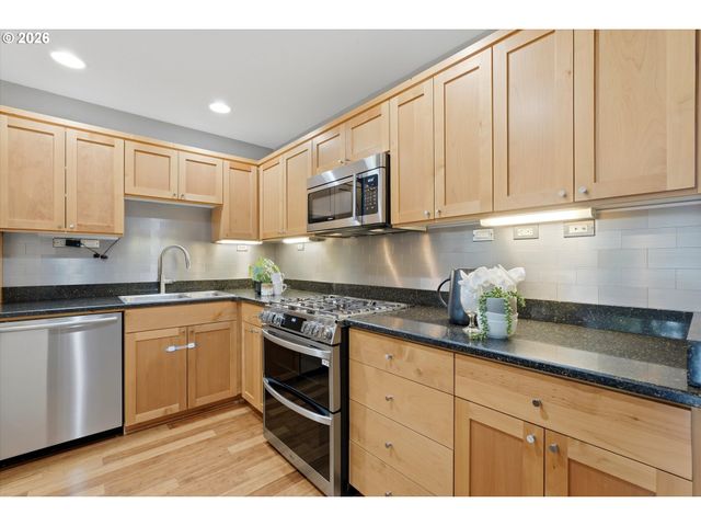 1051 N Fremont St, Portland, OR 97227