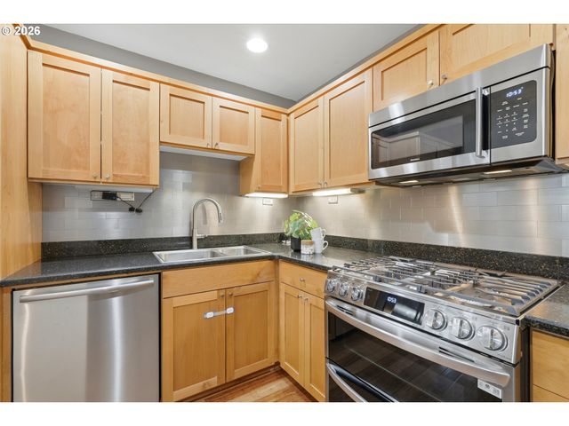 1051 N Fremont St, Portland, OR 97227