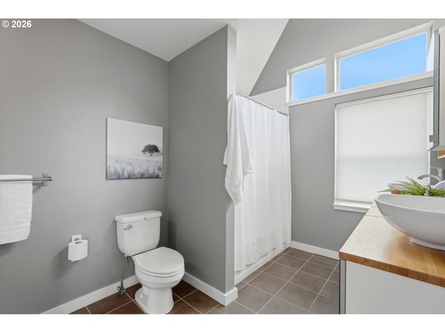 1051 N Fremont St, Portland, OR 97227