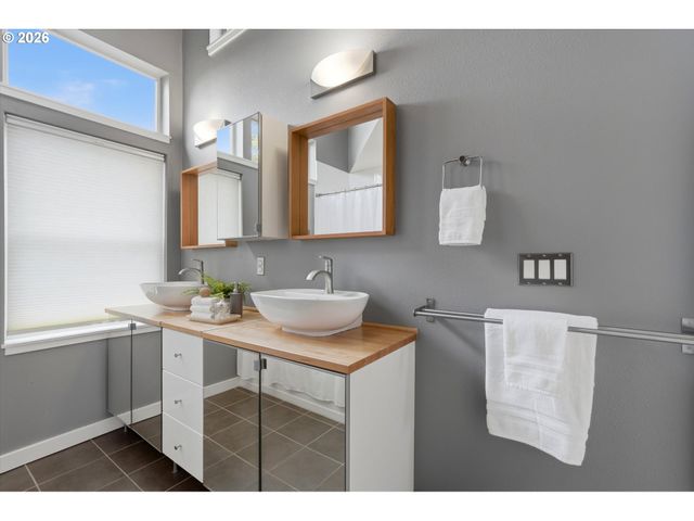 1051 N Fremont St, Portland, OR 97227
