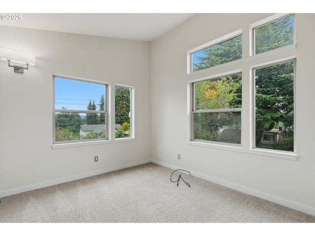 1051 N Fremont St, Portland, OR 97227
