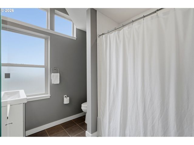 1051 N Fremont St, Portland, OR 97227