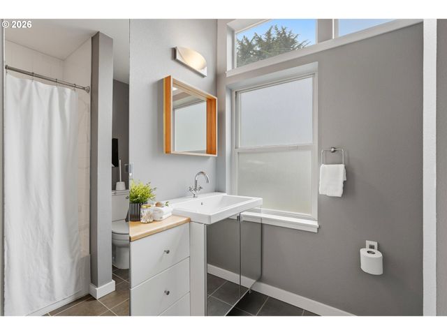 1051 N Fremont St, Portland, OR 97227