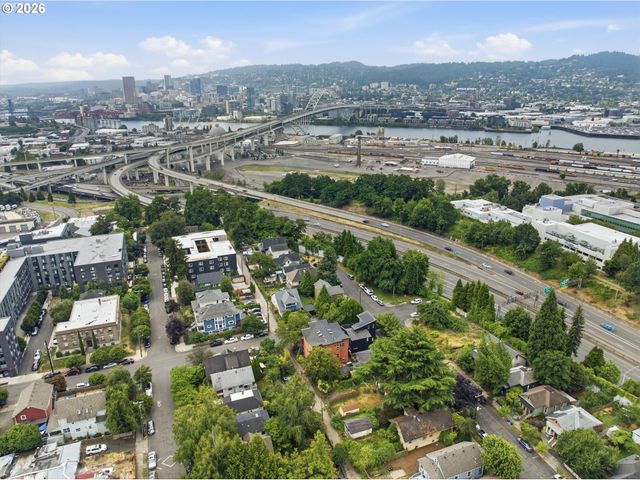 1051 N Fremont St, Portland, OR 97227