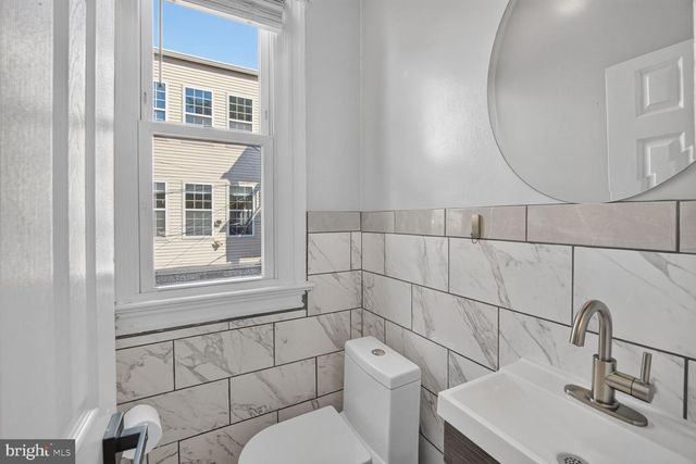 1902 LINCOLN RD NE, Washington, DC 20002