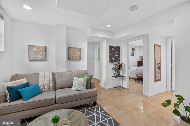 1902 LINCOLN RD NE, Washington, DC 20002