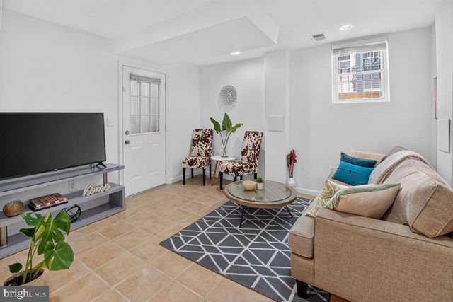 1902 LINCOLN RD NE, Washington, DC 20002