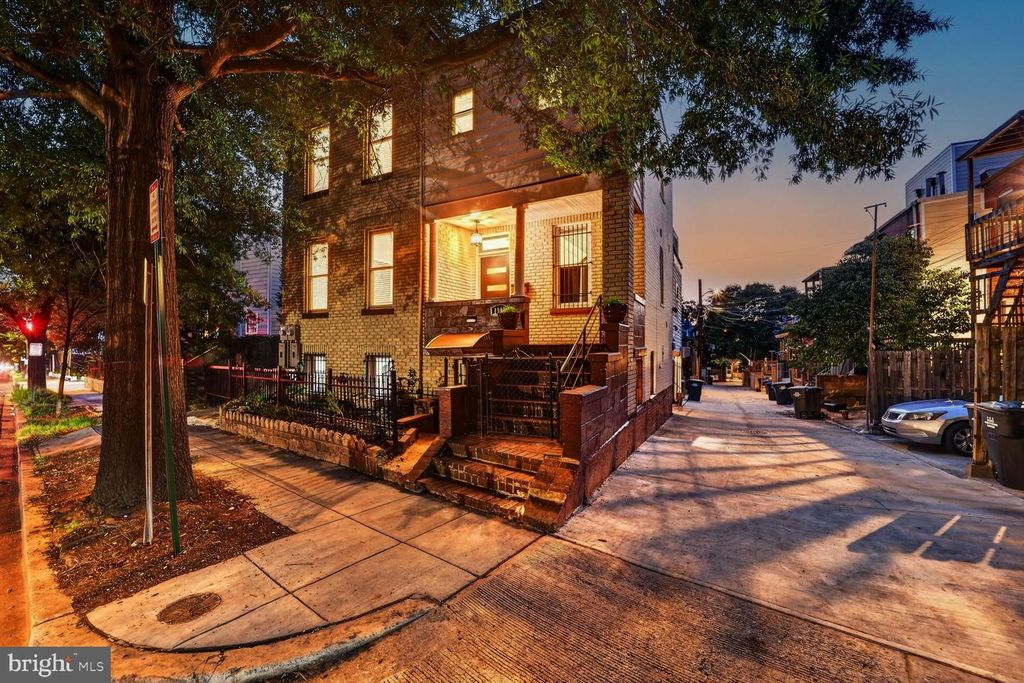 1902 LINCOLN RD NE, Washington, DC 20002