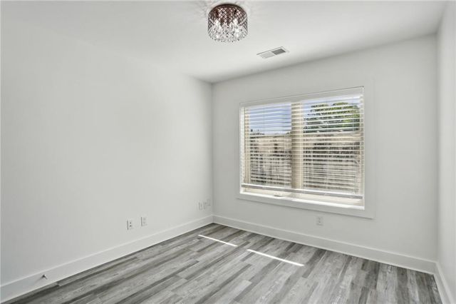 21 Skyline Way NE, Atlanta, GA 30307