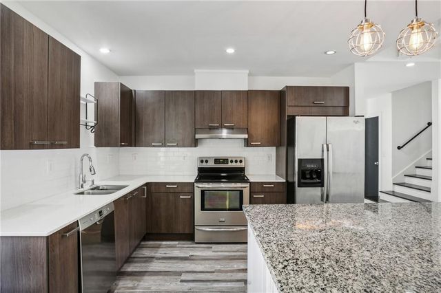 21 Skyline Way NE, Atlanta, GA 30307