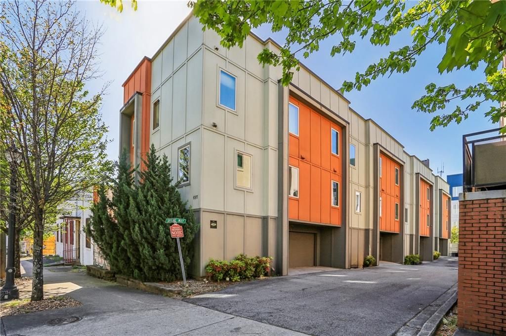 21 Skyline Way NE, Atlanta, GA 30307