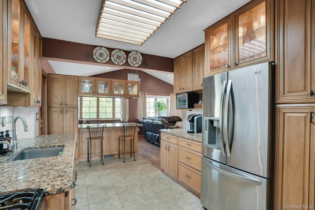 39 Pawnee Drive, Commack, NY 11725
