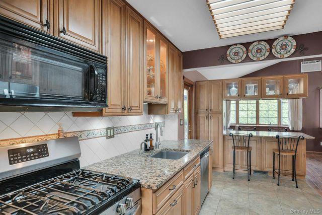 39 Pawnee Drive, Commack, NY 11725