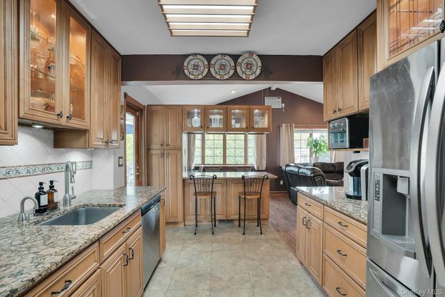 39 Pawnee Drive, Commack, NY 11725