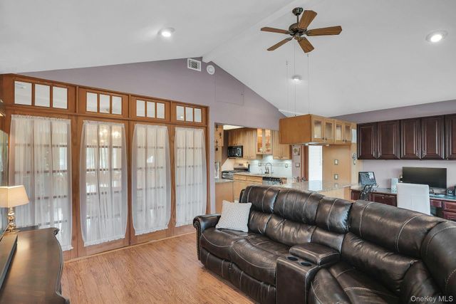 39 Pawnee Drive, Commack, NY 11725