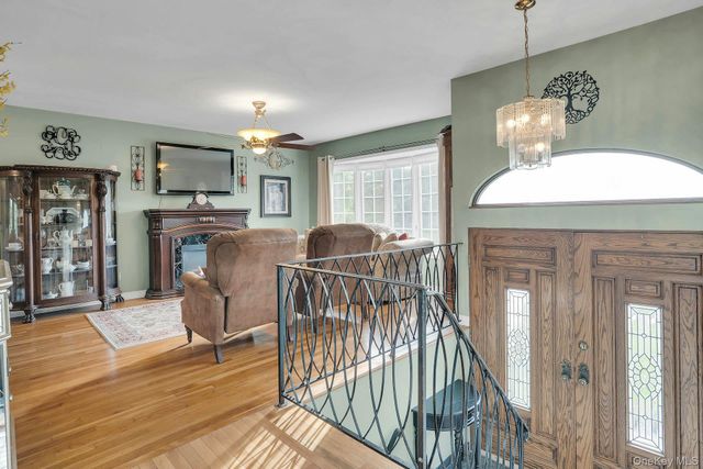 39 Pawnee Drive, Commack, NY 11725
