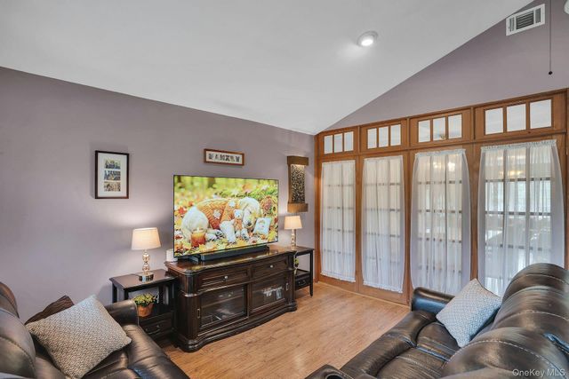 39 Pawnee Drive, Commack, NY 11725