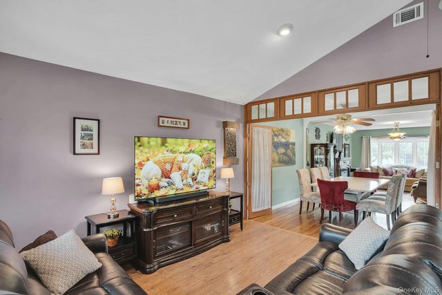 39 Pawnee Drive, Commack, NY 11725