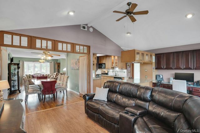 39 Pawnee Drive, Commack, NY 11725