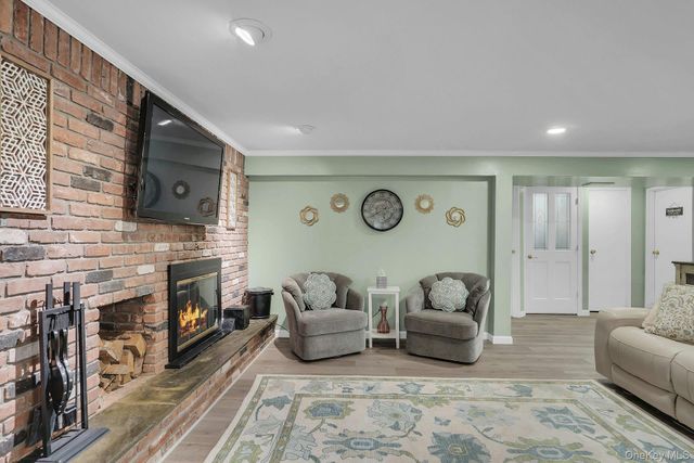 39 Pawnee Drive, Commack, NY 11725