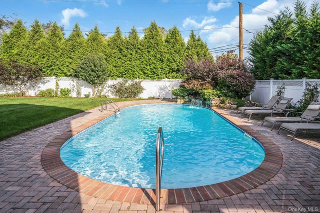 39 Pawnee Drive, Commack, NY 11725